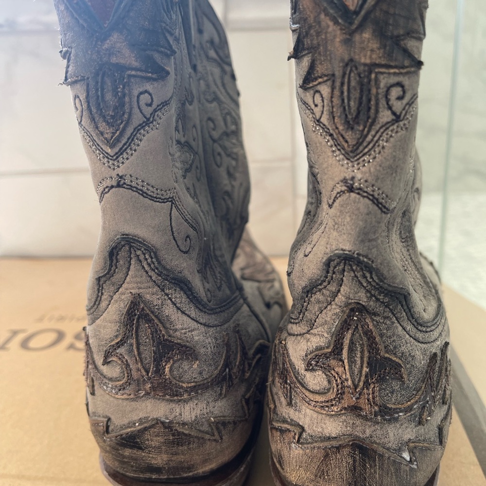 Stetson calf western boot. Fits like 8-8-1/2